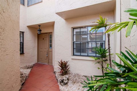 Condo in Tampa, Florida, 3 bedrooms  № 2099524 - photo 2