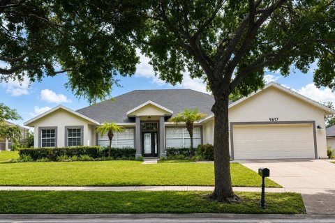 House in Clermont, Florida 3 bedrooms, 194.17 sq.m. № 2280201 - photo 2