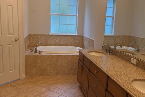 House in Clermont, Florida 3 bedrooms, 194.17 sq.m. № 2280201 - photo 18