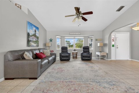 Villa ou maison à vendre à Port Charlotte, Floride: 3 chambres, 162.67 m2 № 2211662 - photo 7