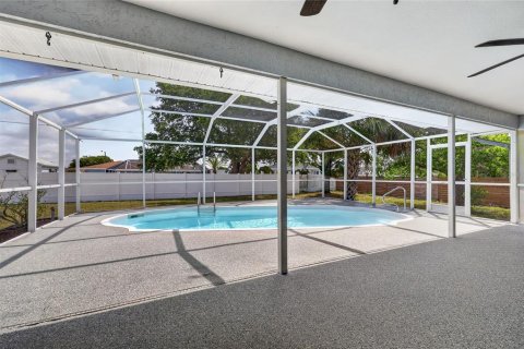 Villa ou maison à vendre à Port Charlotte, Floride: 3 chambres, 162.67 m2 № 2211662 - photo 29