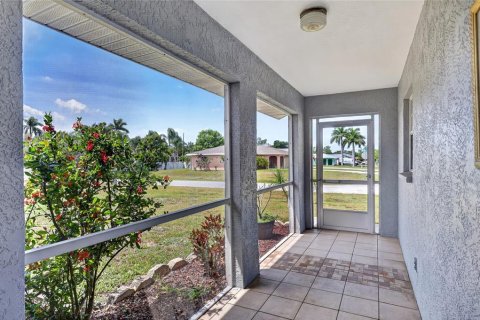 Villa ou maison à vendre à Port Charlotte, Floride: 3 chambres, 162.67 m2 № 2211662 - photo 4