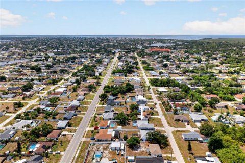 Villa ou maison à vendre à Port Charlotte, Floride: 3 chambres, 162.67 m2 № 2211662 - photo 2