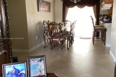 Casa en venta en Lehigh Acres, Florida, 3 dormitorios, 243.78 m2 № 1863222 - foto 9
