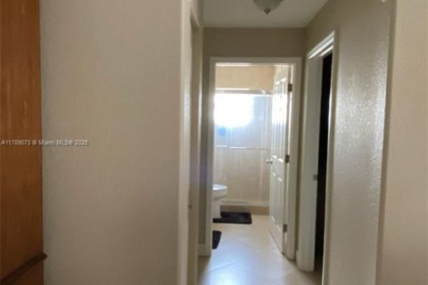 Casa en venta en Lehigh Acres, Florida, 3 dormitorios, 243.78 m2 № 1863222 - foto 20