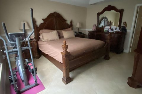 Casa en venta en Lehigh Acres, Florida, 3 dormitorios, 243.78 m2 № 1863222 - foto 25