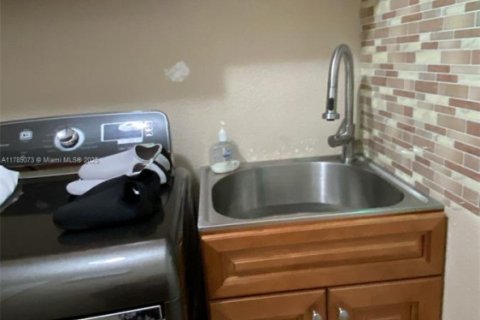 Casa en venta en Lehigh Acres, Florida, 3 dormitorios, 243.78 m2 № 1863222 - foto 19