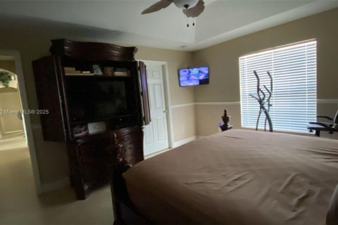 Casa en venta en Lehigh Acres, Florida, 3 dormitorios, 243.78 m2 № 1863222 - foto 24