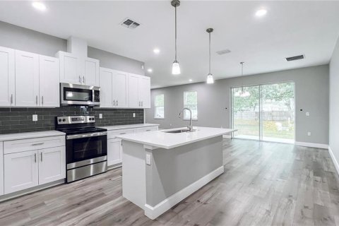 Casa en venta en Apopka, Florida, 4 dormitorios, 180.04 m2 № 1898562 - foto 3