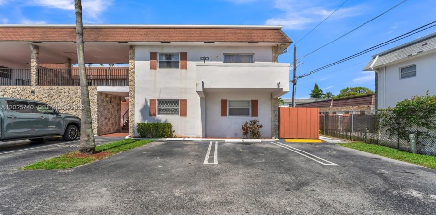 Condo in Pompano Beach, Florida, 2 bedrooms  № 2086335
