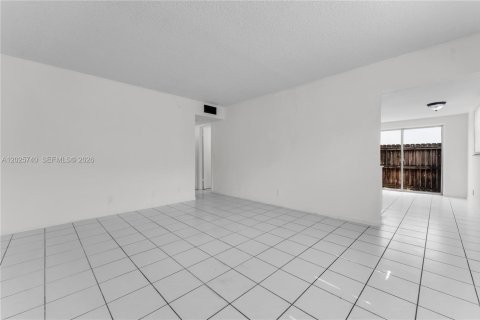 Condo in Pompano Beach, Florida, 2 bedrooms  № 2086335 - photo 22