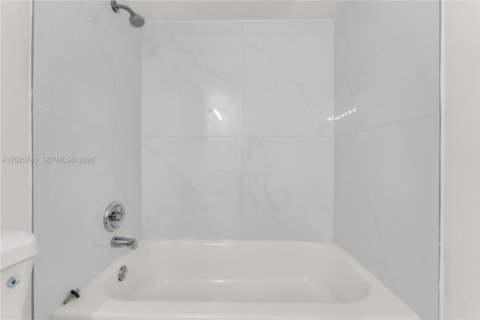 Condo in Pompano Beach, Florida, 2 bedrooms  № 2086335 - photo 16