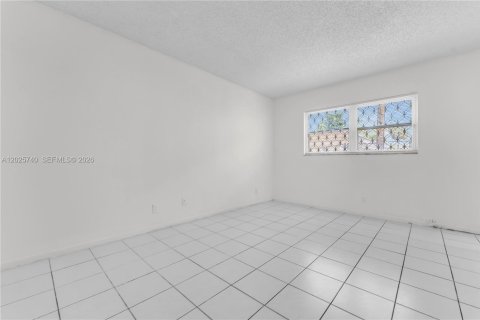 Condo in Pompano Beach, Florida, 2 bedrooms  № 2086335 - photo 24