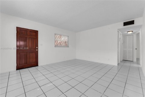 Condo in Pompano Beach, Florida, 2 bedrooms  № 2086335 - photo 17