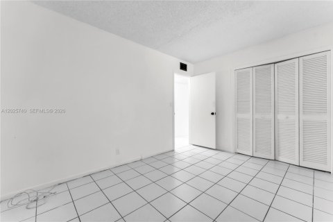 Condo in Pompano Beach, Florida, 2 bedrooms  № 2086335 - photo 23