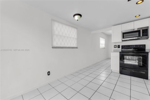 Condo in Pompano Beach, Florida, 2 bedrooms  № 2086335 - photo 9