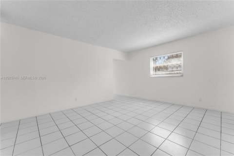 Condo in Pompano Beach, Florida, 2 bedrooms  № 2086335 - photo 18