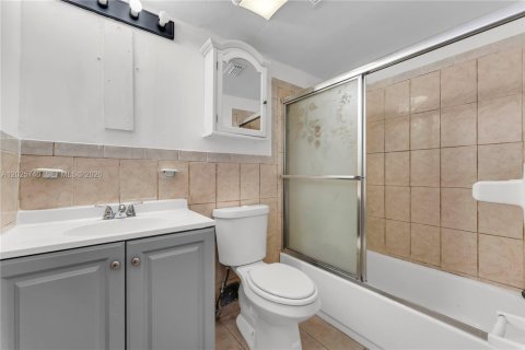 Condo in Pompano Beach, Florida, 2 bedrooms  № 2086335 - photo 29