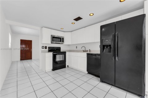 Condo in Pompano Beach, Florida, 2 bedrooms  № 2086335 - photo 7