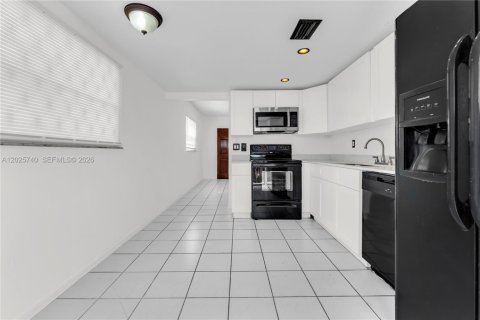 Condo in Pompano Beach, Florida, 2 bedrooms  № 2086335 - photo 12