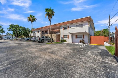 Condo in Pompano Beach, Florida, 2 bedrooms  № 2086335 - photo 5