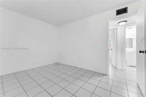 Condo in Pompano Beach, Florida, 2 bedrooms  № 2086335 - photo 14