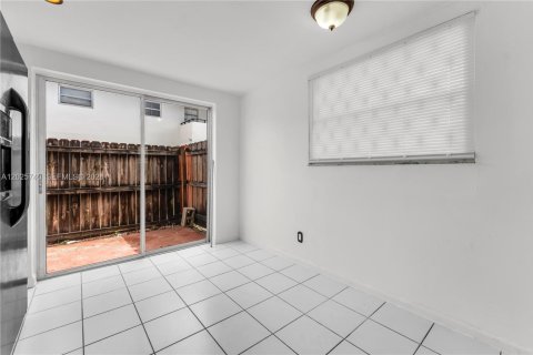 Condo in Pompano Beach, Florida, 2 bedrooms  № 2086335 - photo 10