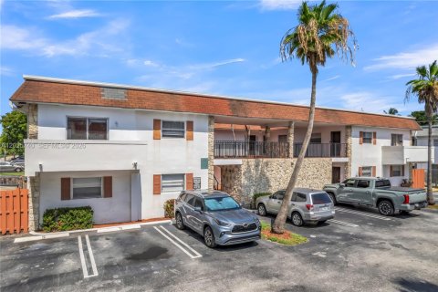Condo in Pompano Beach, Florida, 2 bedrooms  № 2086335 - photo 8