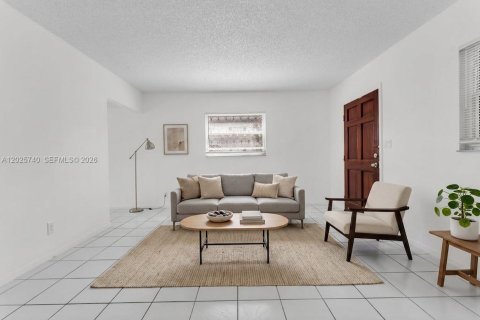 Condo in Pompano Beach, Florida, 2 bedrooms  № 2086335 - photo 2