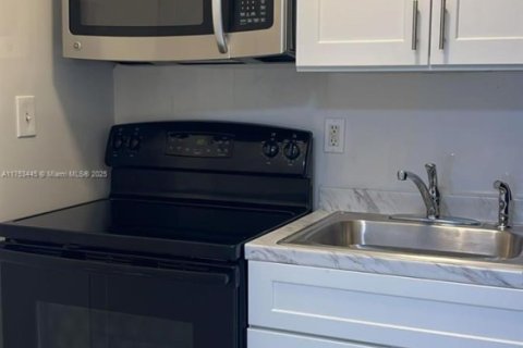 Снять в аренду виллу или дом в Дирфилд-Бич, Флорида 1 спальня, 46.45м2, № 1937704 - фото 6