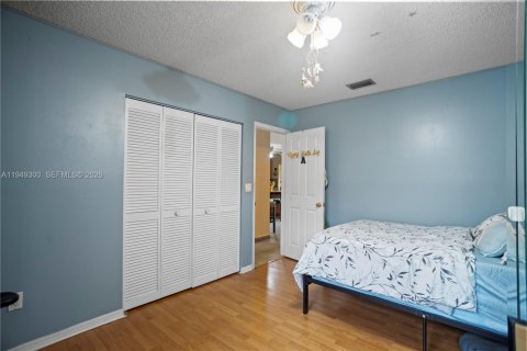 House in Davie, Florida 4 bedrooms, 197.32 sq.m. № 2153026 - photo 29