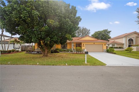 Casa en venta en Davie, Florida, 4 dormitorios, 197.32 m2 № 2153026 - foto 1