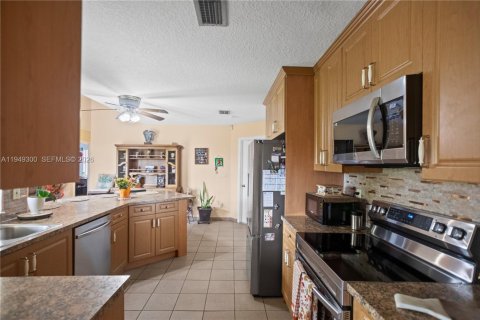 Casa en venta en Davie, Florida, 4 dormitorios, 197.32 m2 № 2153026 - foto 17