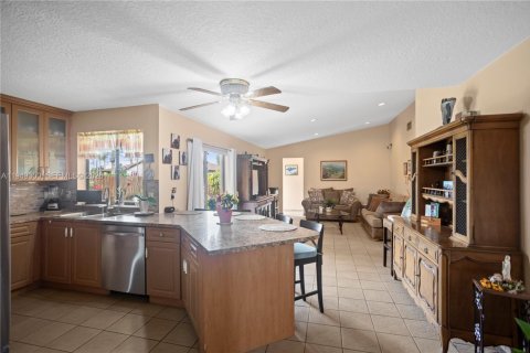 Casa en venta en Davie, Florida, 4 dormitorios, 197.32 m2 № 2153026 - foto 19