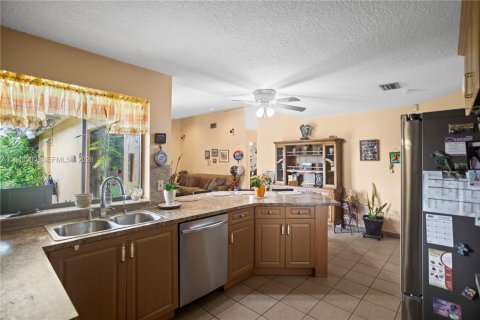 Casa en venta en Davie, Florida, 4 dormitorios, 197.32 m2 № 2153026 - foto 18