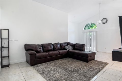 Casa en venta en North Lauderdale, Florida, 3 dormitorios, 136.57 m2 № 1956803 - foto 3