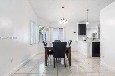 Casa en venta en North Lauderdale, Florida, 3 dormitorios, 136.57 m2 № 1956803 - foto 7