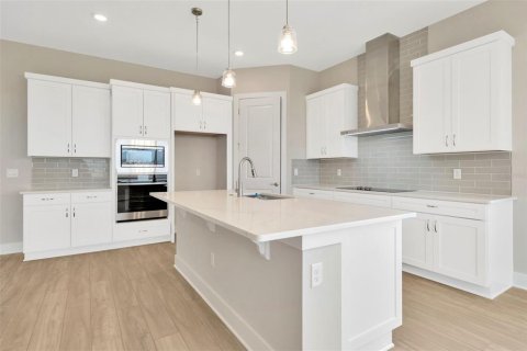 House in San Antonio, Florida 5 bedrooms, 323.02 sq.m. № 1832663 - photo 9
