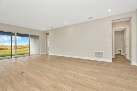 House in San Antonio, Florida 5 bedrooms, 323.02 sq.m. № 1832663 - photo 18