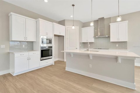 House in San Antonio, Florida 5 bedrooms, 323.02 sq.m. № 1832663 - photo 7