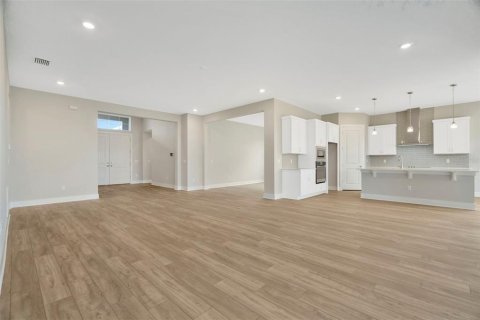 House in San Antonio, Florida 5 bedrooms, 323.02 sq.m. № 1832663 - photo 14