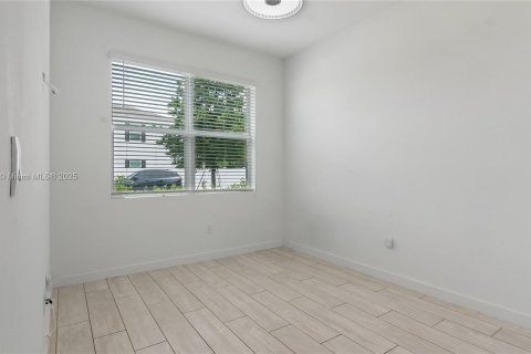 House in Greenacres, Florida 4 bedrooms, 159.14 sq.m. № 1823446 - photo 6