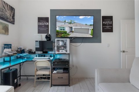 House in Greenacres, Florida 4 bedrooms, 159.14 sq.m. № 1823446 - photo 13