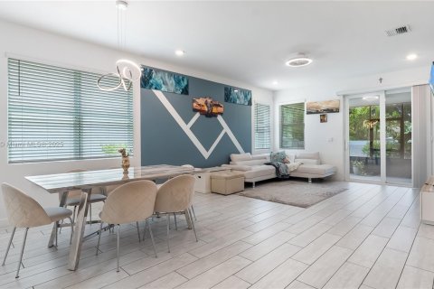 House in Greenacres, Florida 4 bedrooms, 159.14 sq.m. № 1823446 - photo 3