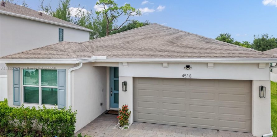 House in Greenacres, Florida 4 bedrooms, 159.14 sq.m. № 1823446