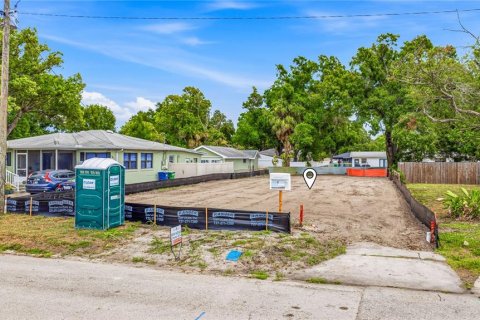 House in Tampa, Florida 4 bedrooms, 307.13 sq.m. № 2221727 - photo 3