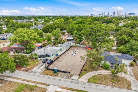 House in Tampa, Florida 4 bedrooms, 307.13 sq.m. № 2221727 - photo 6