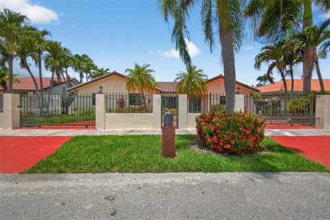 House in Miami, Florida 5 bedrooms, 267.56 sq.m. № 1799687 - photo 5