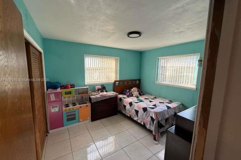House in Lauderdale Lakes, Florida 4 bedrooms, 198.63 sq.m. № 1882557 - photo 21