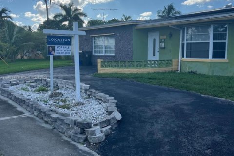 House in Lauderdale Lakes, Florida 4 bedrooms, 198.63 sq.m. № 1882557 - photo 3